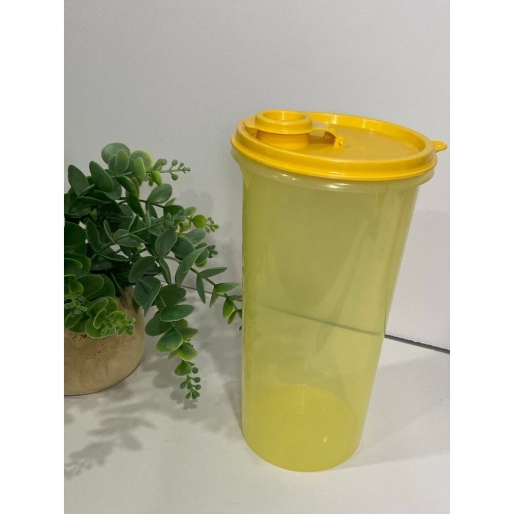 Vintage Tupperware Handolier Pitcher Tumbler Yellow Gold 1.5L/1.5 Qt-No Handle